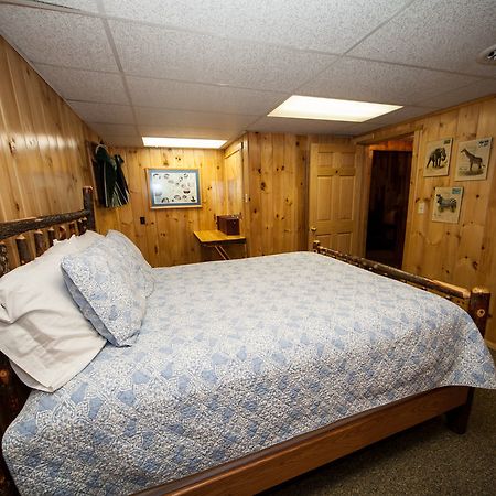 Log Cabin Lodge & Suites Jones Mills Экстерьер фото