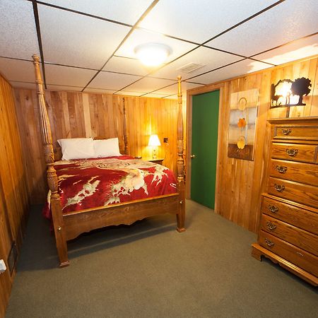 Log Cabin Lodge & Suites Jones Mills Экстерьер фото