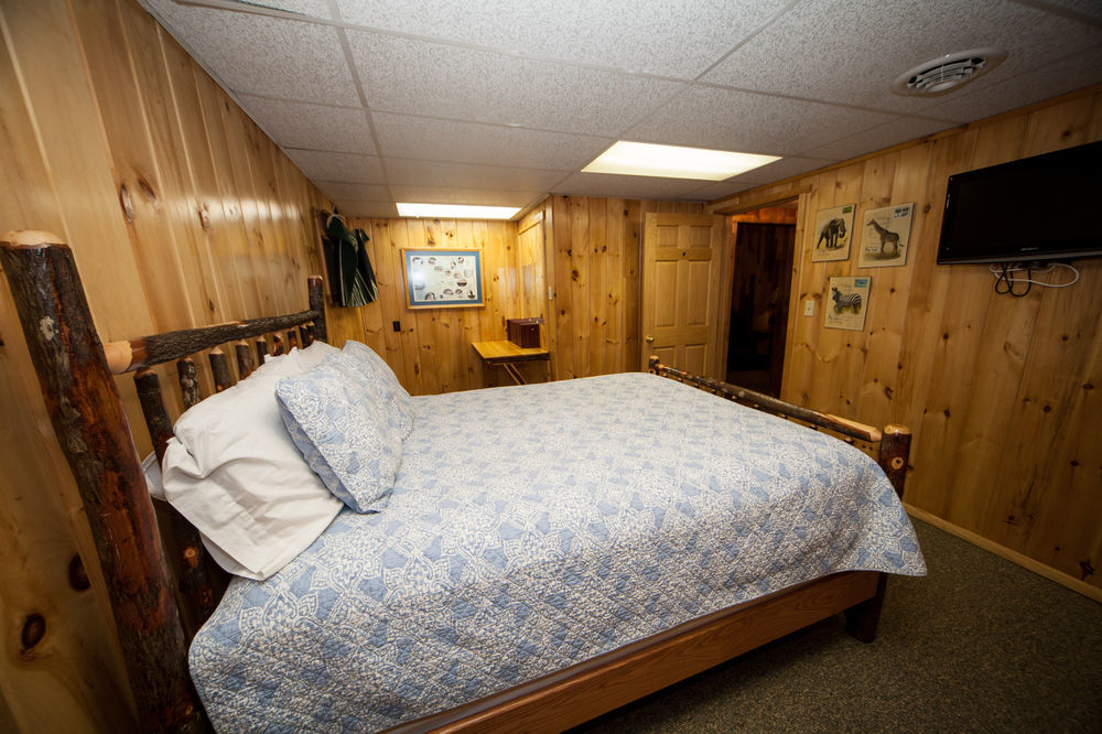 Log Cabin Lodge & Suites Jones Mills Экстерьер фото