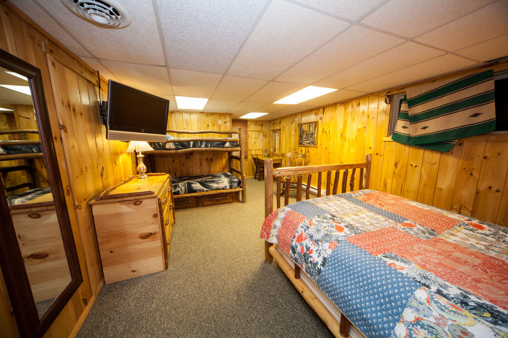 Log Cabin Lodge & Suites Jones Mills Экстерьер фото