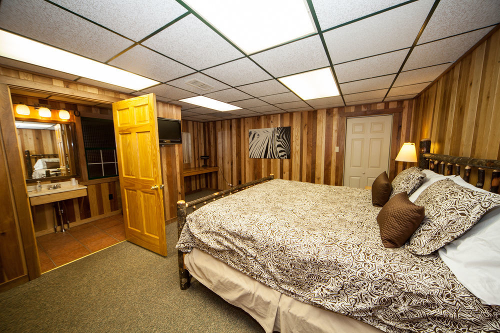 Log Cabin Lodge & Suites Jones Mills Экстерьер фото