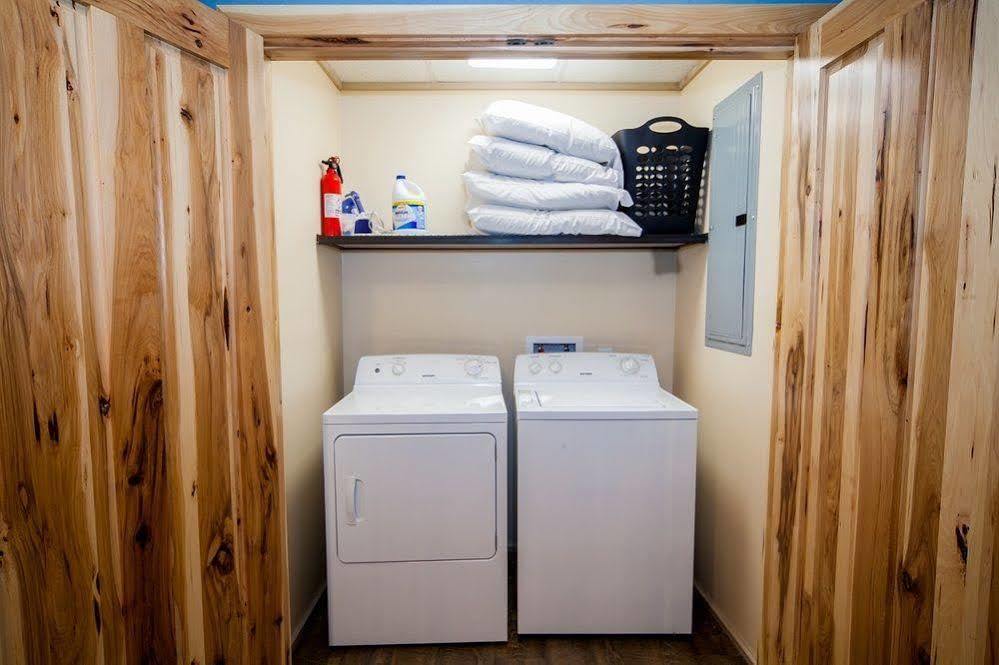 Log Cabin Lodge & Suites Jones Mills Экстерьер фото