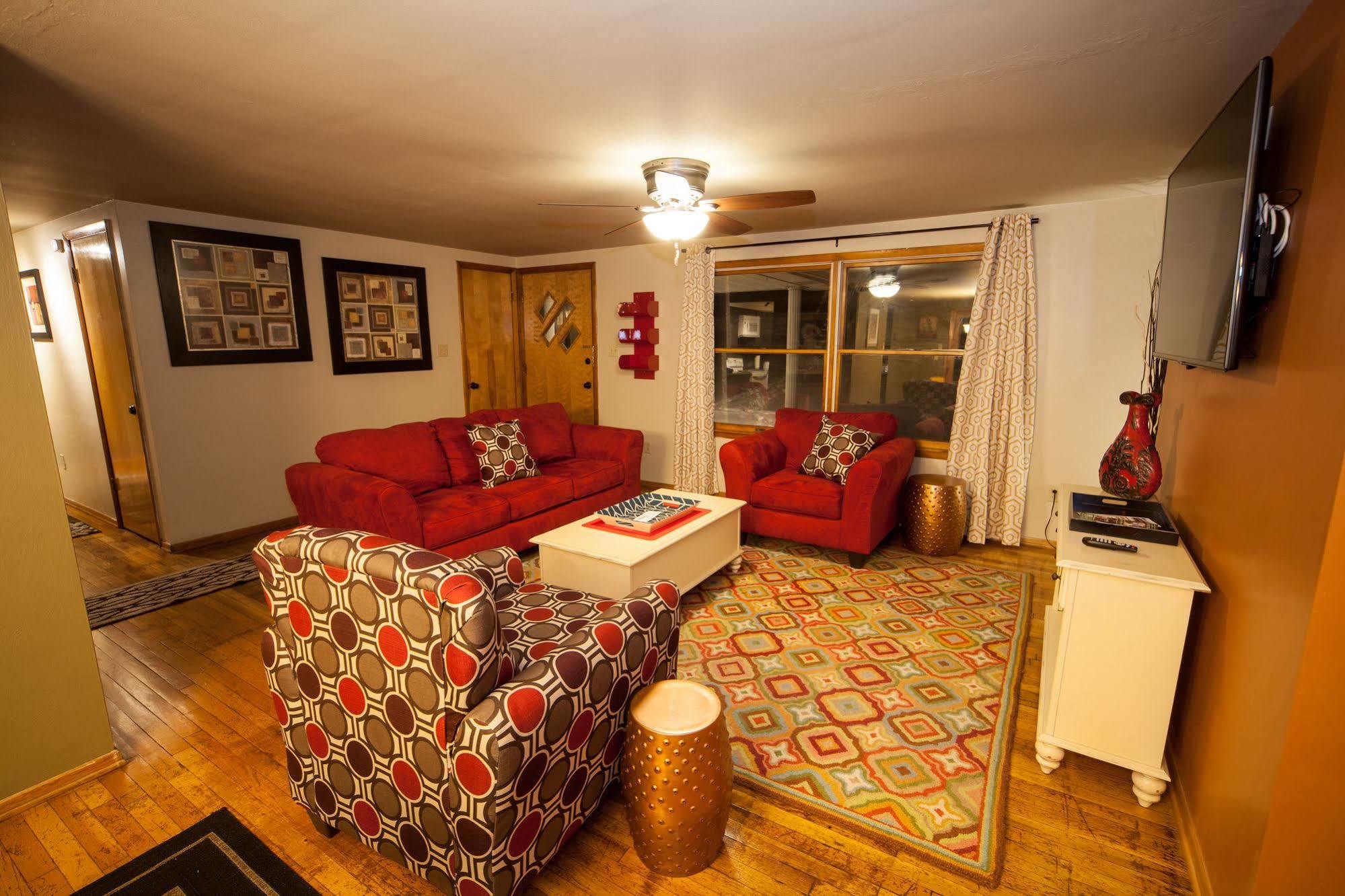 Log Cabin Lodge & Suites Jones Mills Экстерьер фото