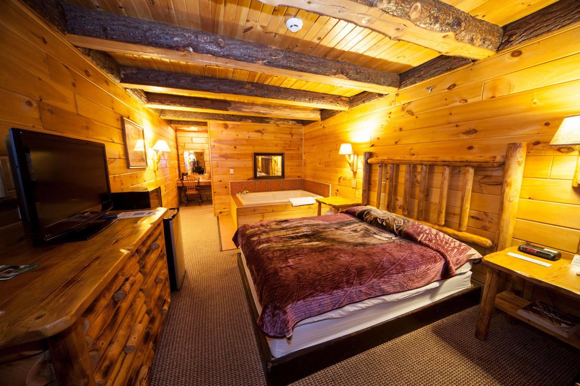 Log Cabin Lodge & Suites Jones Mills Экстерьер фото