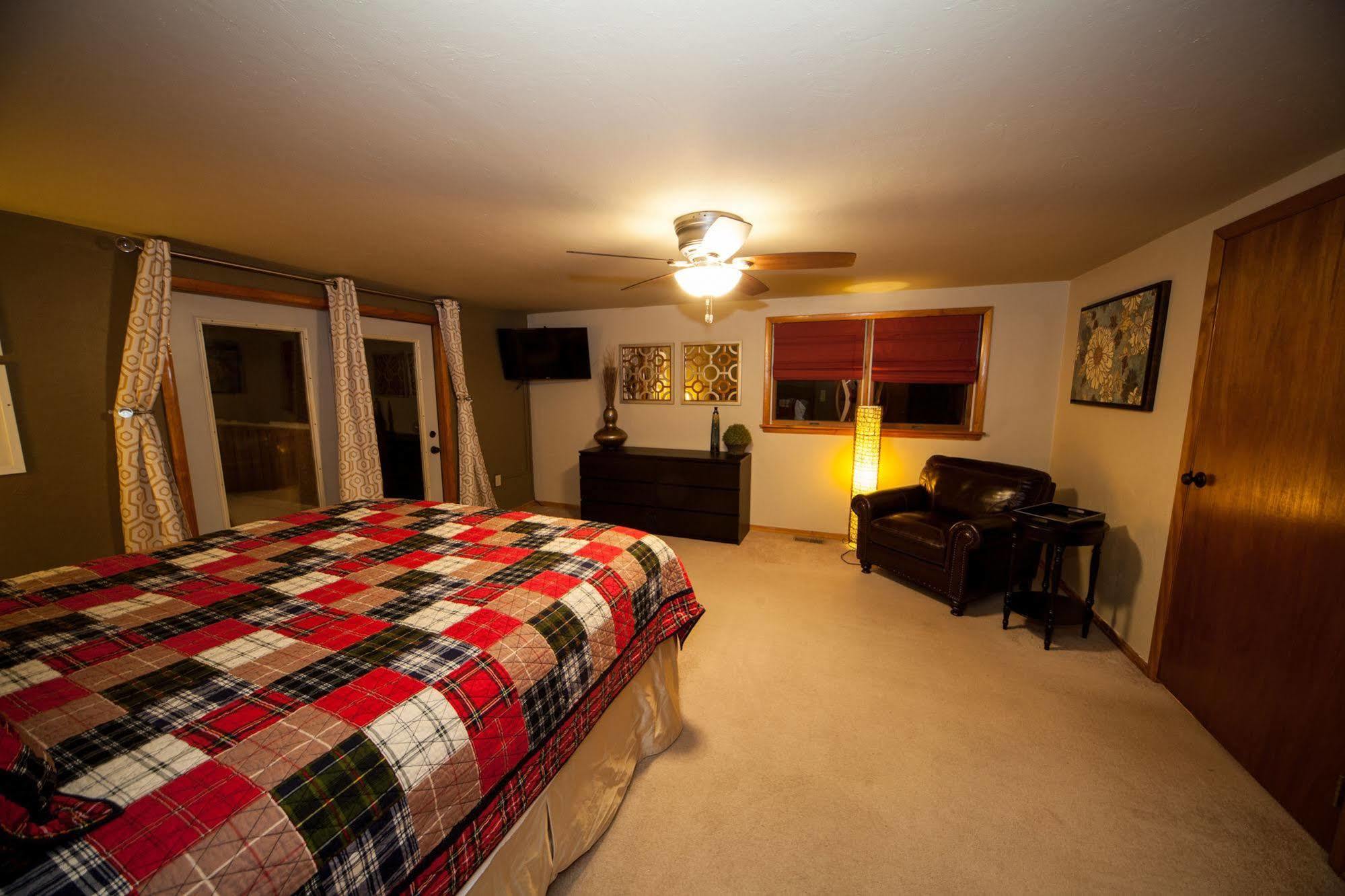 Log Cabin Lodge & Suites Jones Mills Экстерьер фото