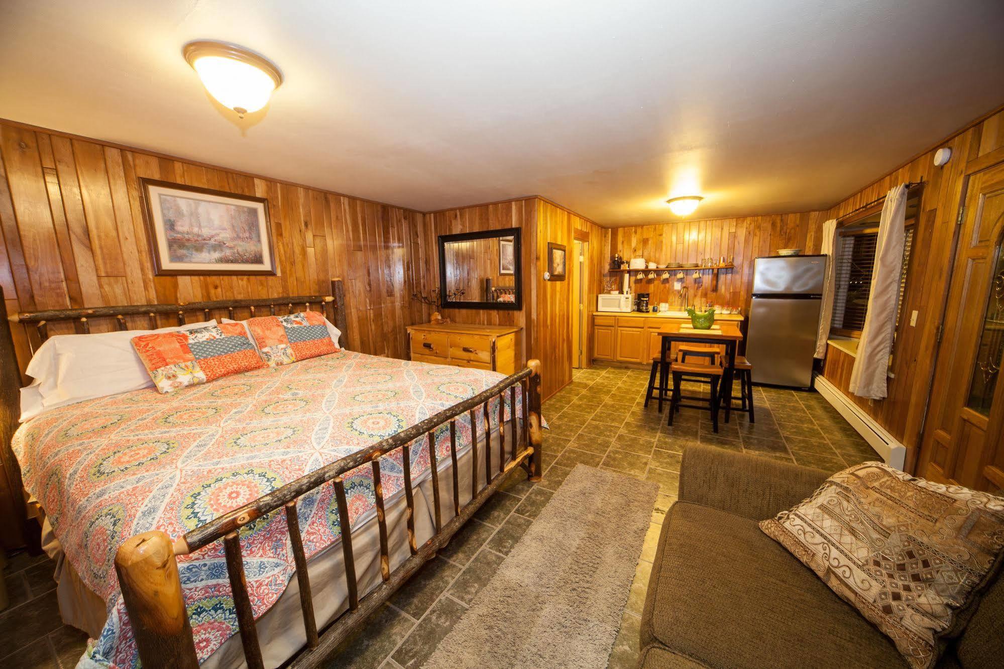 Log Cabin Lodge & Suites Jones Mills Экстерьер фото