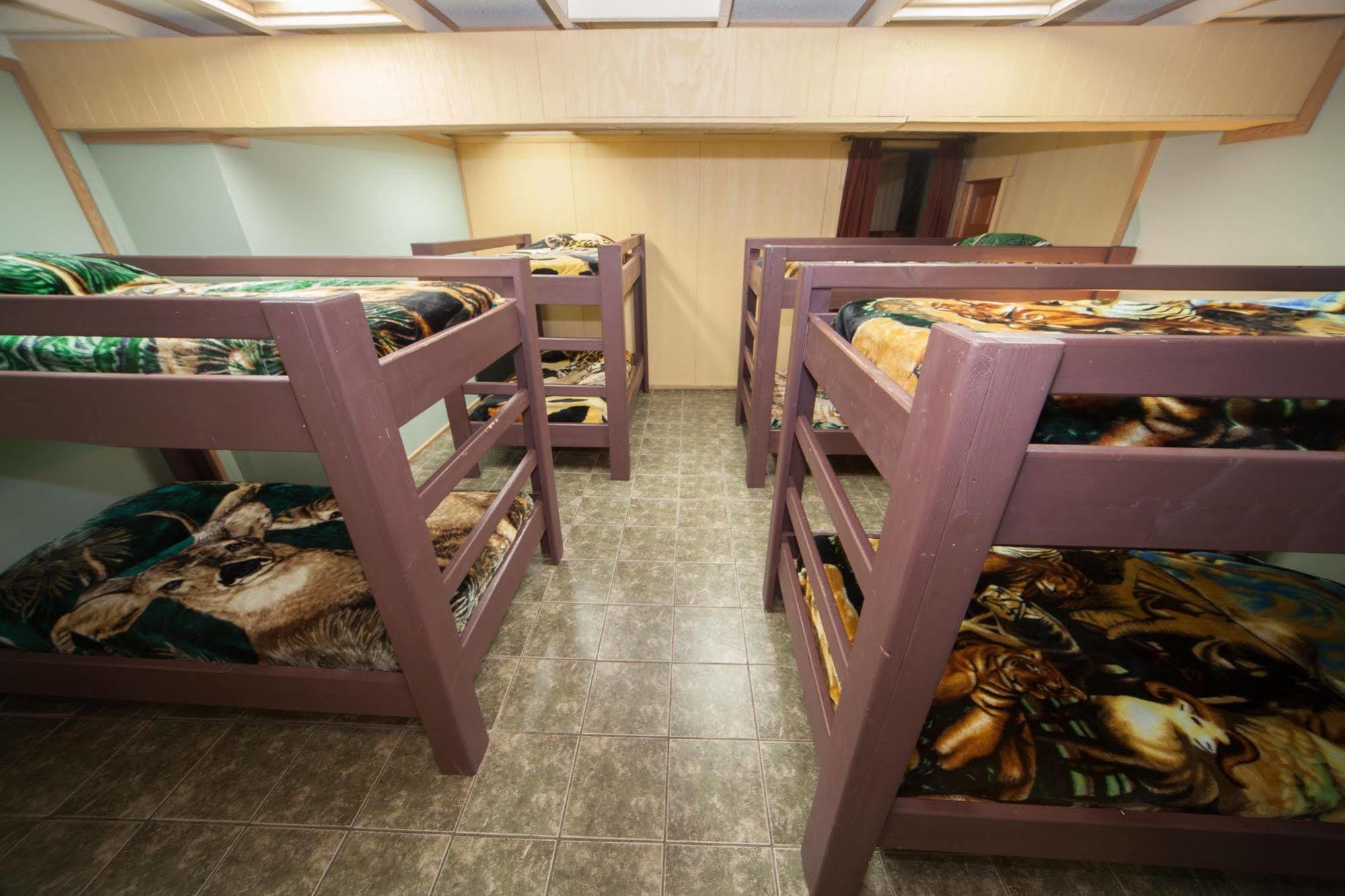 Log Cabin Lodge & Suites Jones Mills Экстерьер фото