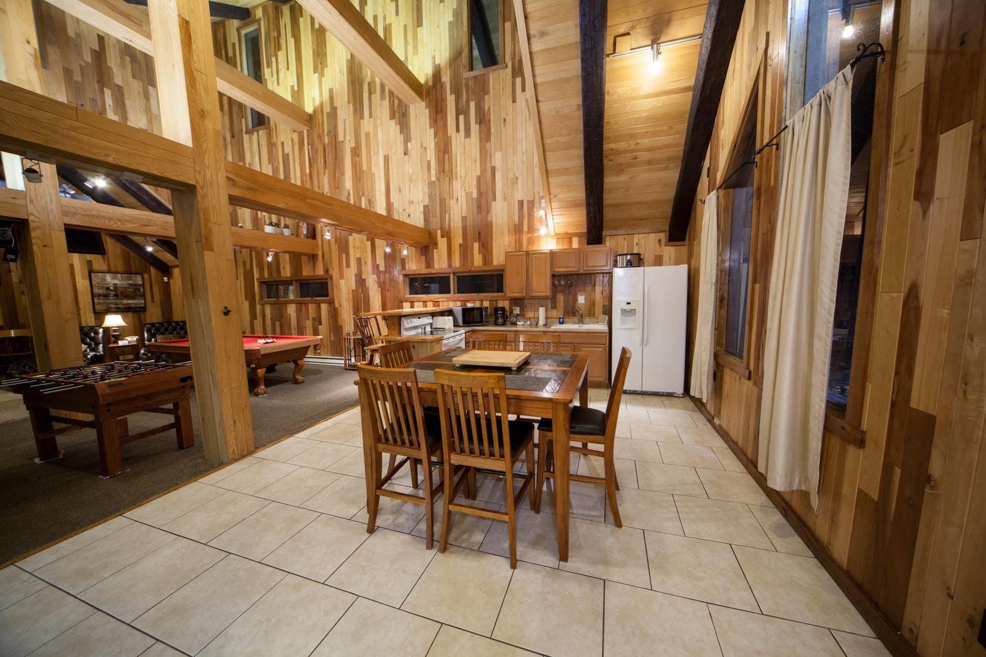 Log Cabin Lodge & Suites Jones Mills Экстерьер фото