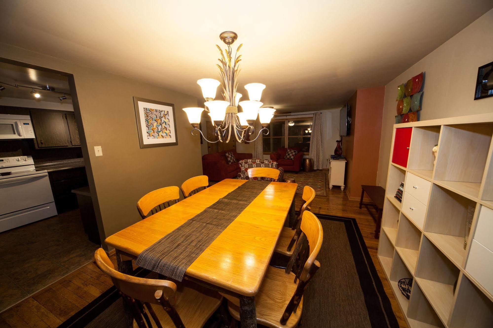 Log Cabin Lodge & Suites Jones Mills Экстерьер фото