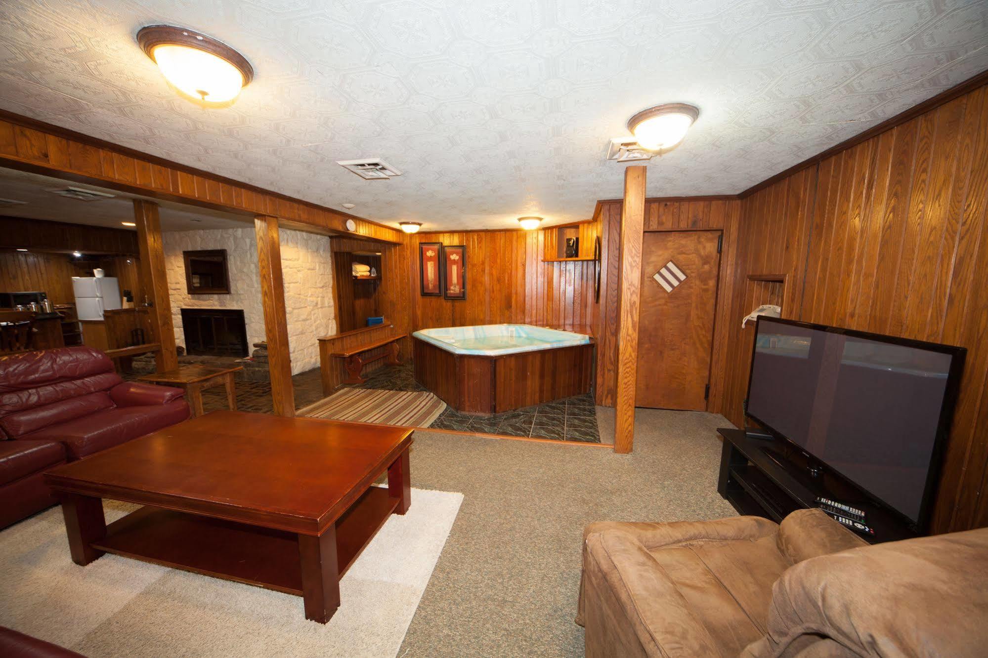 Log Cabin Lodge & Suites Jones Mills Экстерьер фото