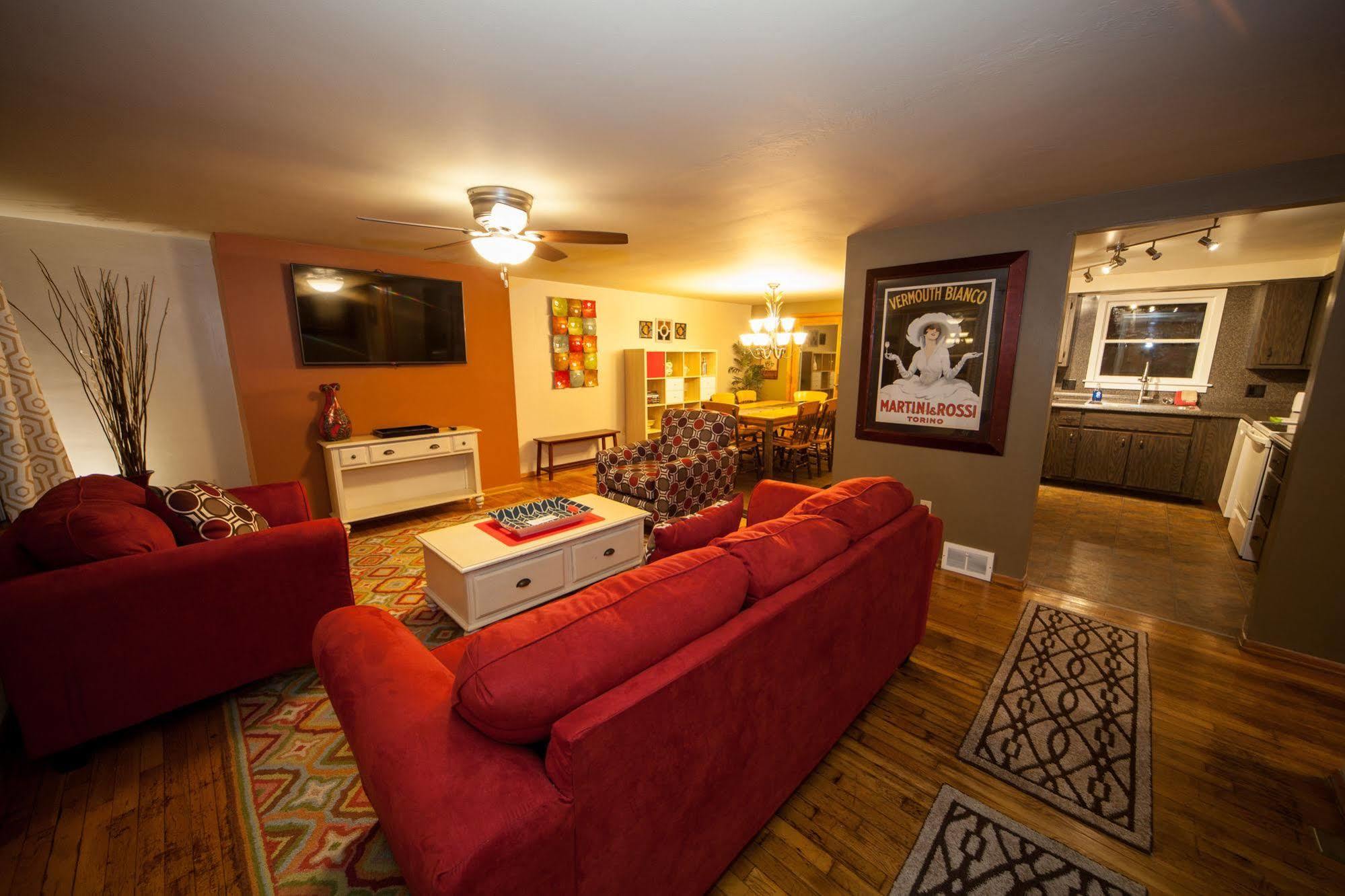 Log Cabin Lodge & Suites Jones Mills Экстерьер фото