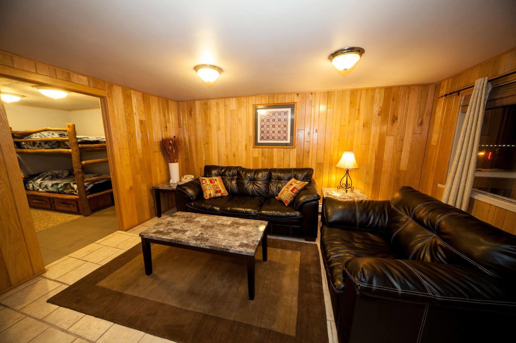 Log Cabin Lodge & Suites Jones Mills Экстерьер фото