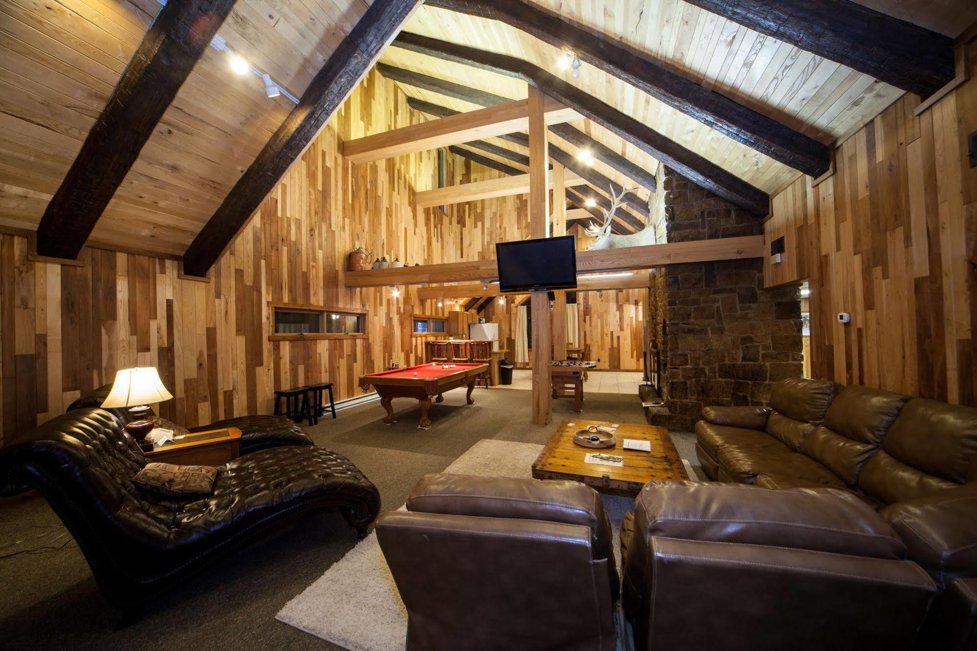 Log Cabin Lodge & Suites Jones Mills Экстерьер фото