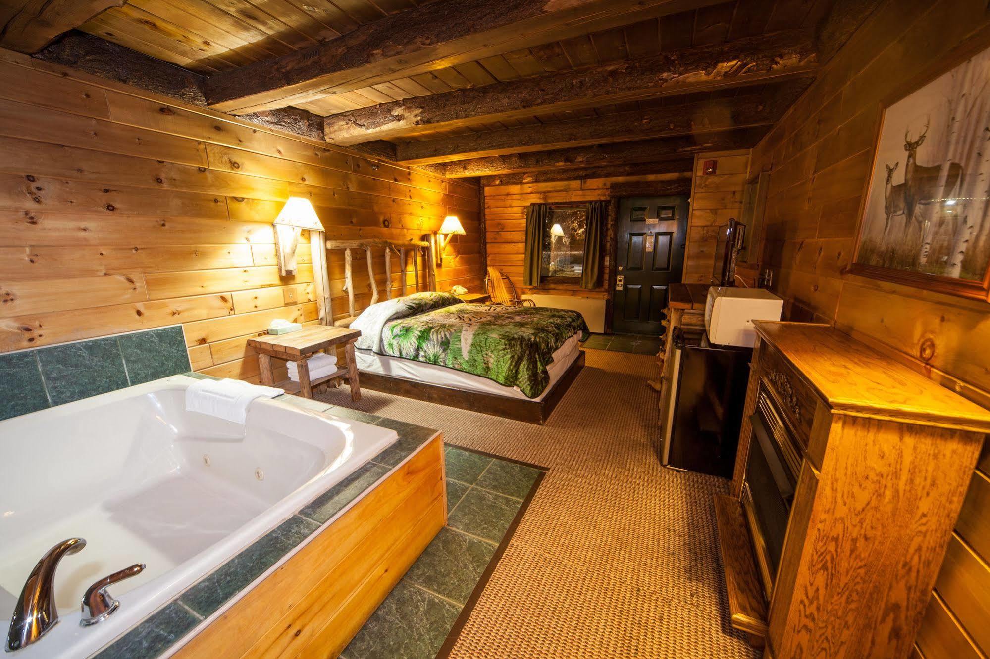 Log Cabin Lodge & Suites Jones Mills Экстерьер фото