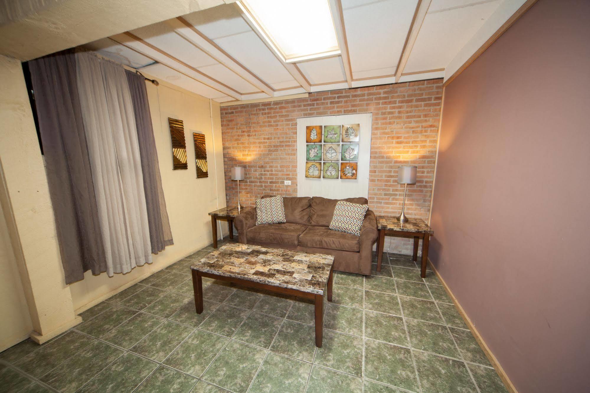 Log Cabin Lodge & Suites Jones Mills Экстерьер фото