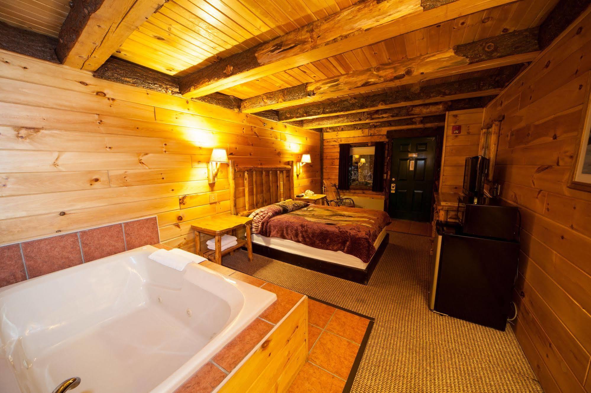 Log Cabin Lodge & Suites Jones Mills Экстерьер фото