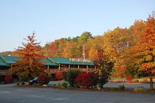Log Cabin Lodge & Suites Jones Mills Экстерьер фото
