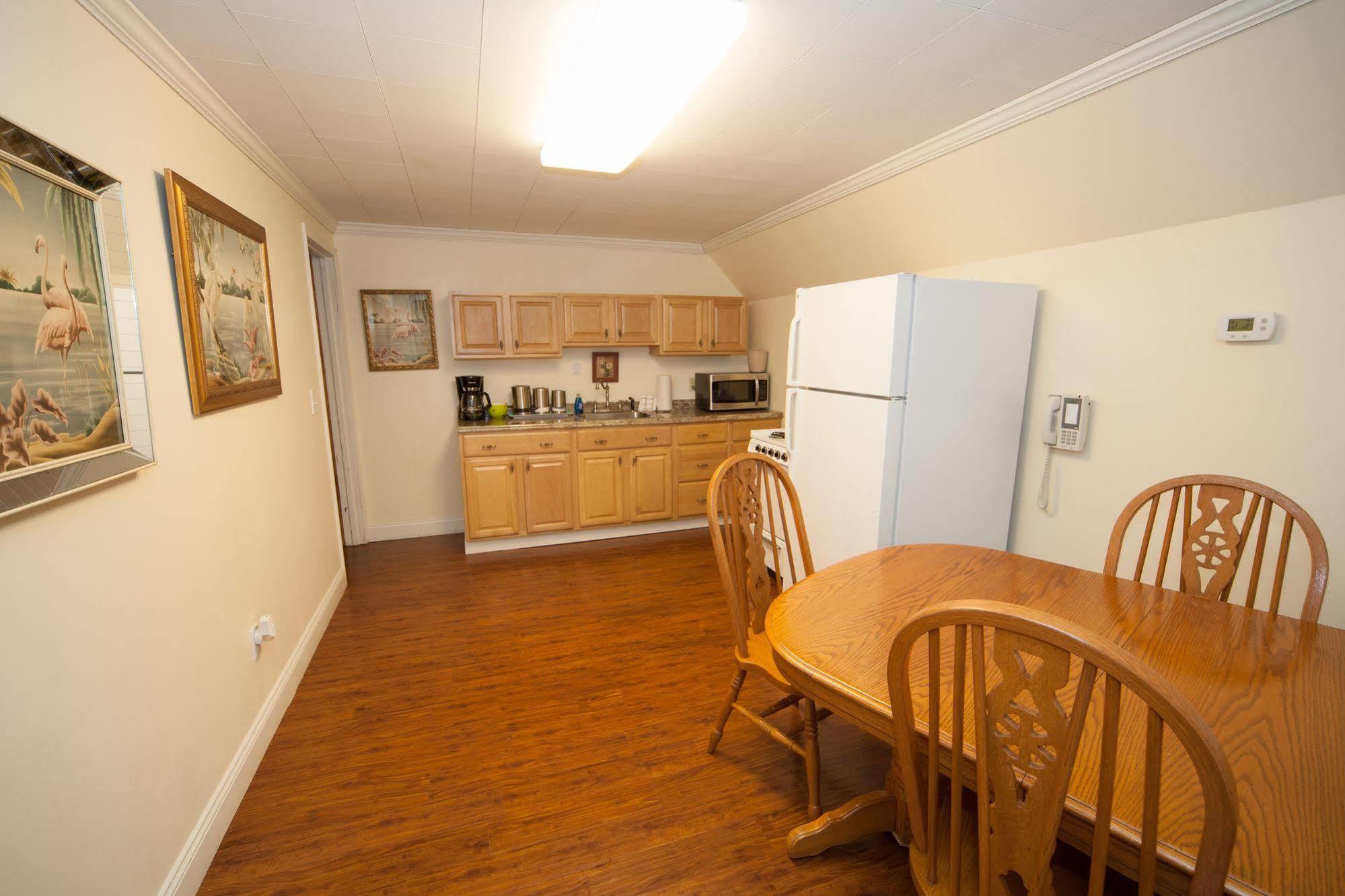 Log Cabin Lodge & Suites Jones Mills Экстерьер фото