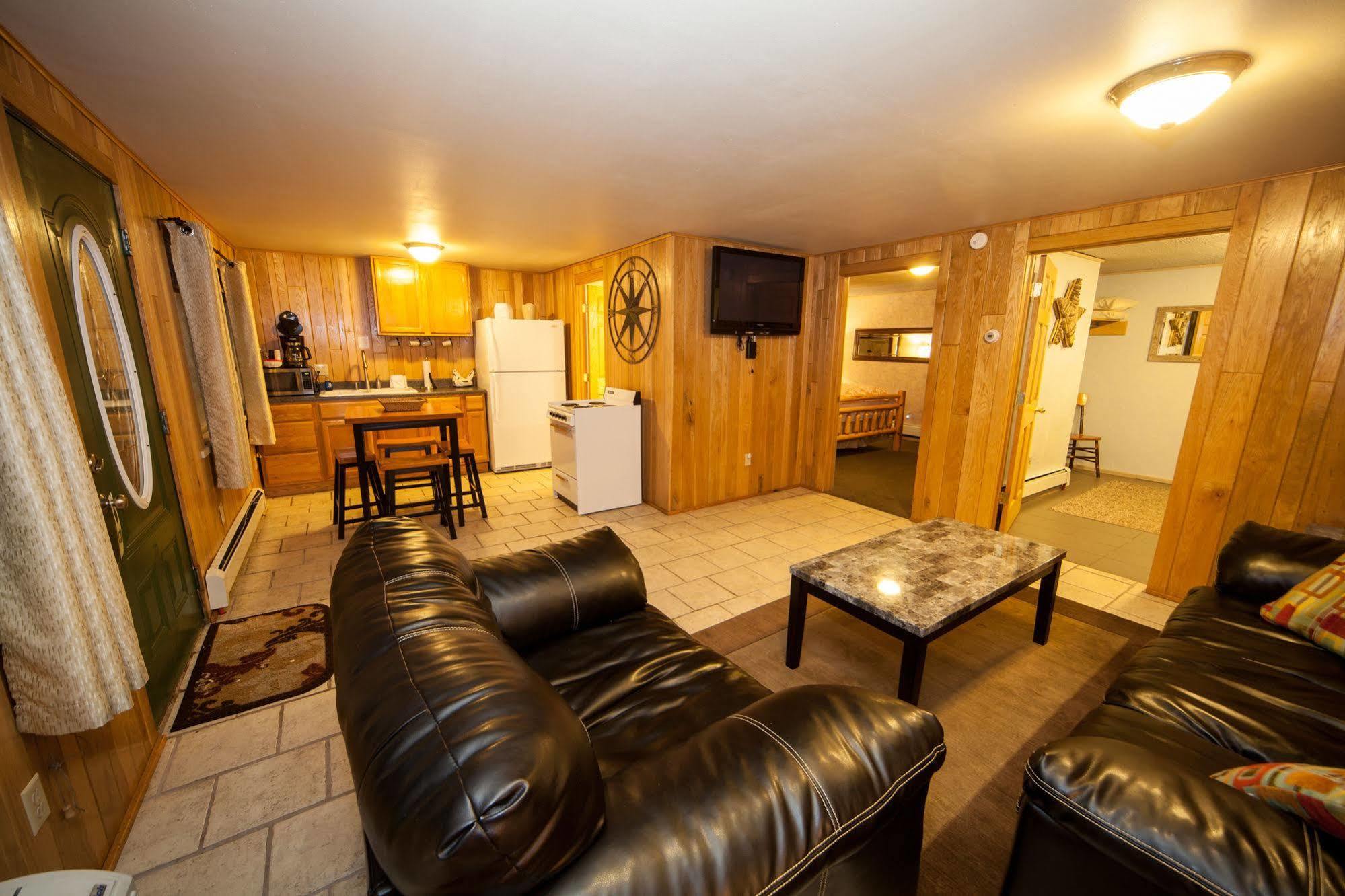 Log Cabin Lodge & Suites Jones Mills Экстерьер фото